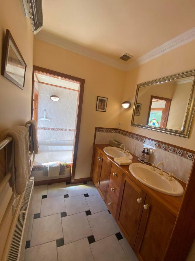 Twin Totara Cottage Upper Hutt Exterior foto